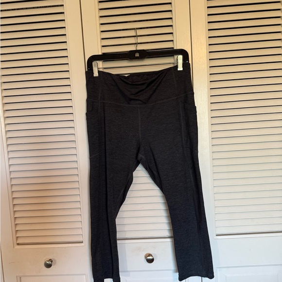 Avia Pants - Avis Black cropped Yoga Pants with side pockets